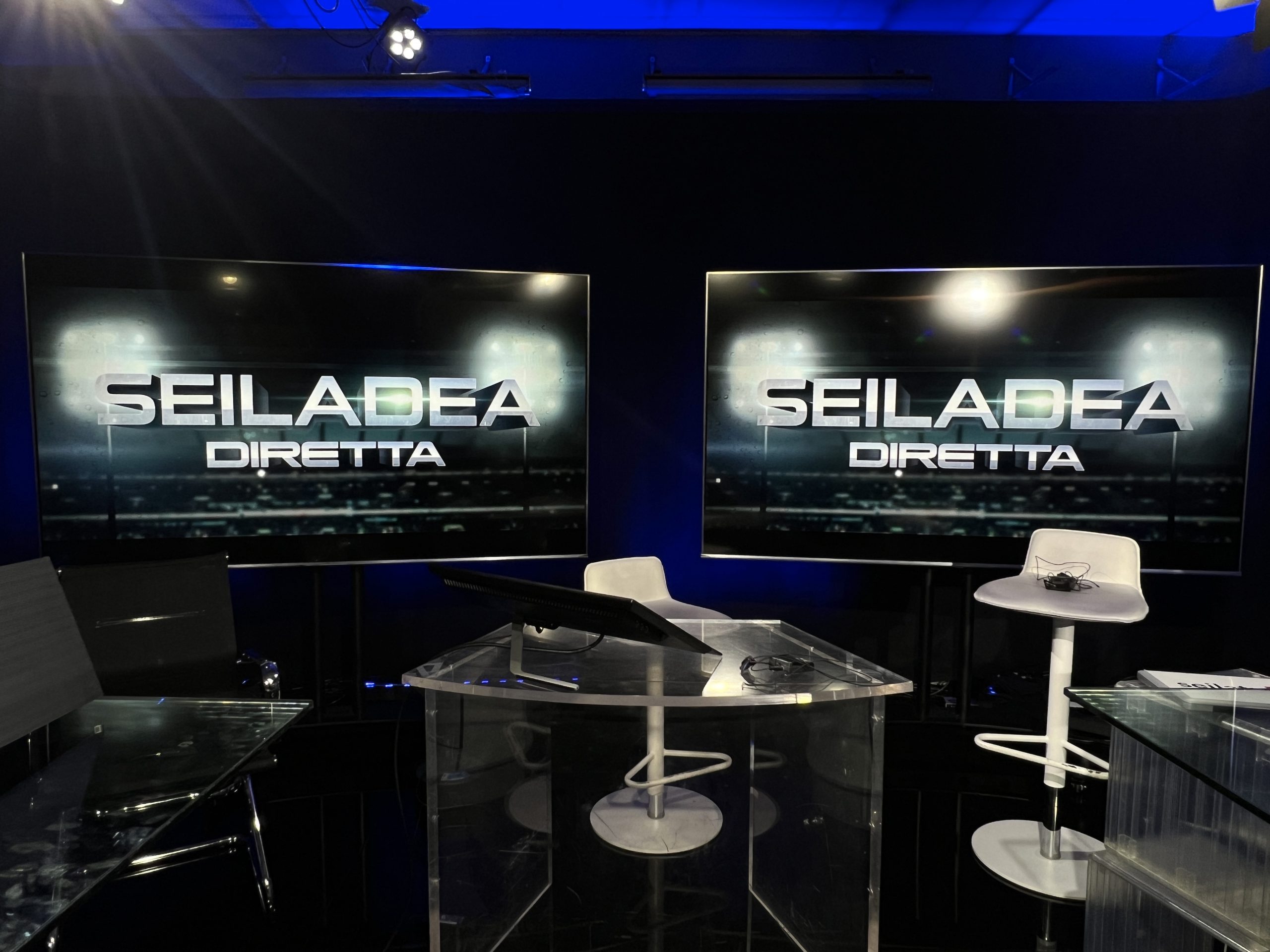 Lo studio televisivo di SEILATV durante una trasmissione